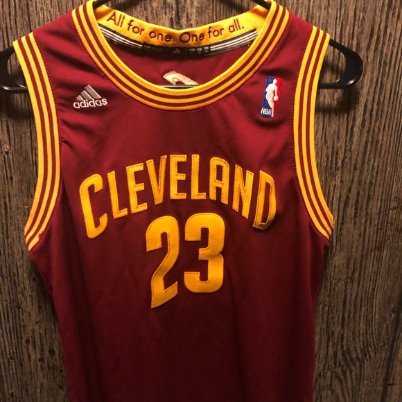Cleveland Cavs LeBron James jersey YOUTH L (14-16) - Picture 1 of 5